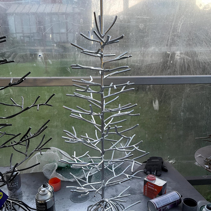 Large tree - randomly spaced branches
