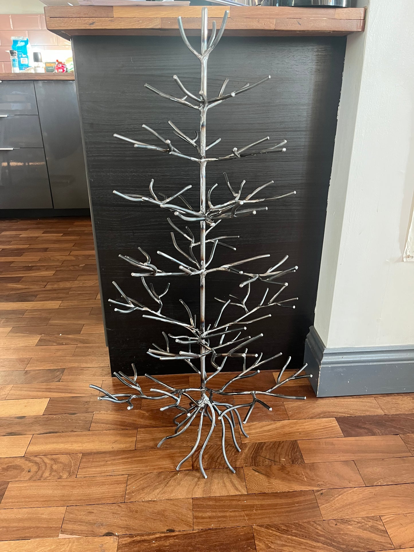 Large tree - regular spaced branches